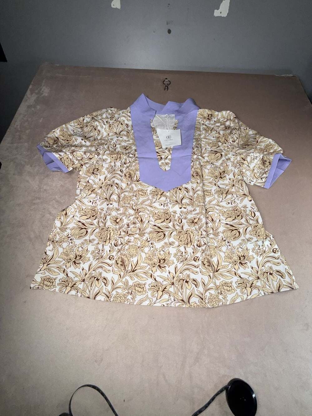 Cicy Bell Women's Floral Puff Sleeve Blouse NWT (boxB1-2048)